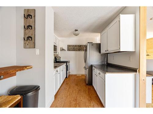 197 Ross Haven Drive, Fort Mcmurray, AB - Indoor Photo Showing Kitchen