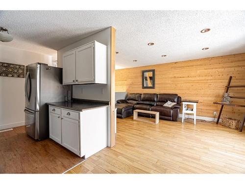 197 Ross Haven Drive, Fort Mcmurray, AB - Indoor Photo Showing Kitchen With Double Sink