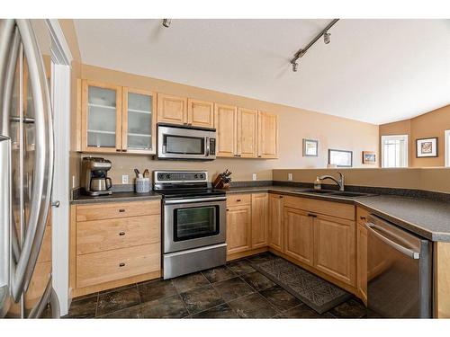 117 Elderberry Street, Fort Mcmurray, AB - Indoor Photo Showing Kitchen With Stainless Steel Kitchen