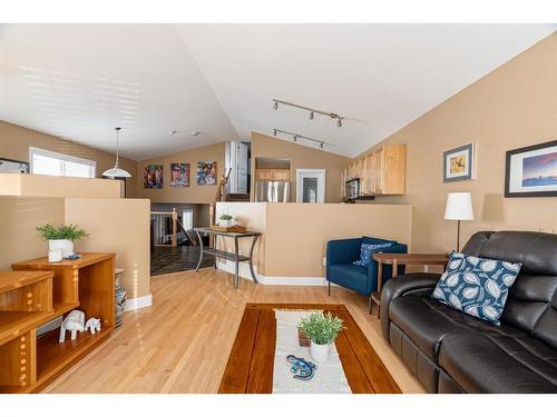 117 Elderberry Street, Fort Mcmurray, AB - Indoor Photo Showing Living Room