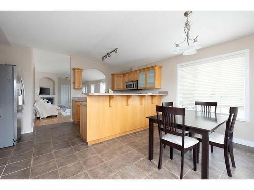 498 Pacific Crescent, Fort Mcmurray, AB - Indoor Photo Showing Dining Room