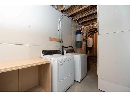 498 Pacific Crescent, Fort Mcmurray, AB - Indoor Photo Showing Laundry Room