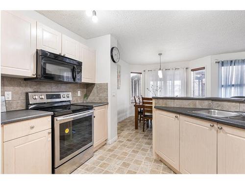153 Cinnamon Street, Fort Mcmurray, AB - Indoor Photo Showing Kitchen