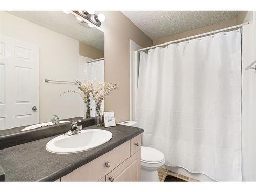 153 Cinnamon Street, Fort Mcmurray, AB - Indoor Photo Showing Bathroom