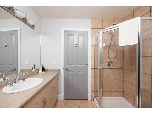 204-9918 Gordon Avenue, Fort Mcmurray, AB - Indoor Photo Showing Bathroom