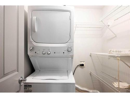 204-9918 Gordon Avenue, Fort Mcmurray, AB - Indoor Photo Showing Laundry Room