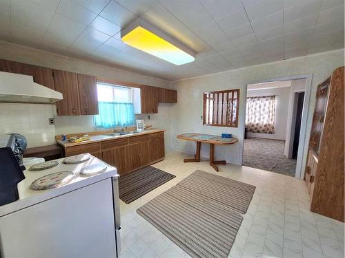 66735 Rng Rd 135, Rural Lac La Biche County, AB - Indoor Photo Showing Kitchen With Double Sink