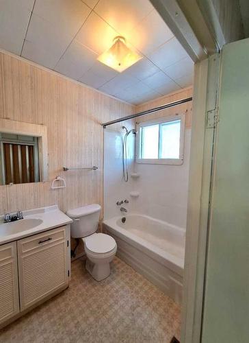 66735 Rng Rd 135, Rural Lac La Biche County, AB - Indoor Photo Showing Bathroom