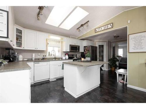 100 Ash Way, Fort Mcmurray, AB - Indoor Photo Showing Kitchen