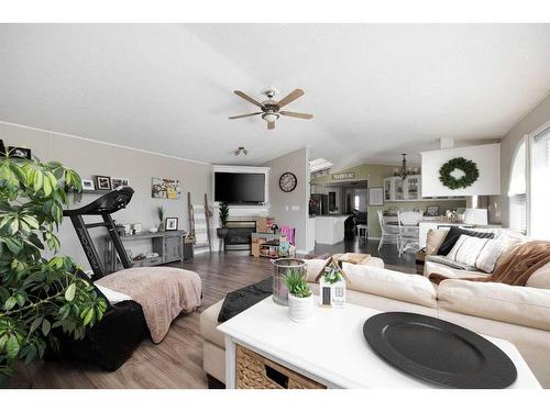 100 Ash Way, Fort Mcmurray, AB - Indoor Photo Showing Living Room
