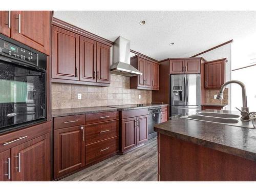 152 Grenada Place, Fort Mcmurray, AB - Indoor Photo Showing Kitchen