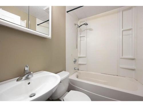 262 Rattlepan Creek Crescent, Fort Mcmurray, AB - Indoor Photo Showing Bathroom