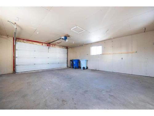 262 Rattlepan Creek Crescent, Fort Mcmurray, AB - Indoor Photo Showing Garage