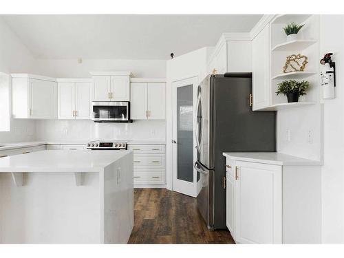 110 Lightbown Bay, Fort Mcmurray, AB - Indoor Photo Showing Kitchen With Upgraded Kitchen