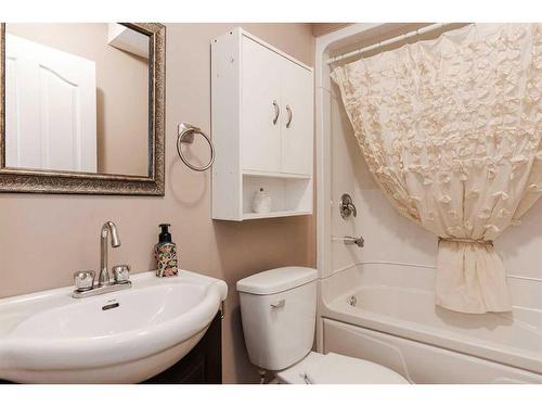 110 Lightbown Bay, Fort Mcmurray, AB - Indoor Photo Showing Bathroom