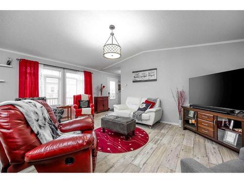 357 Mckinlay Crescent, Fort Mcmurray, AB - Indoor Photo Showing Living Room