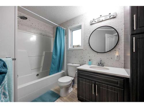 357 Mckinlay Crescent, Fort Mcmurray, AB - Indoor Photo Showing Bathroom