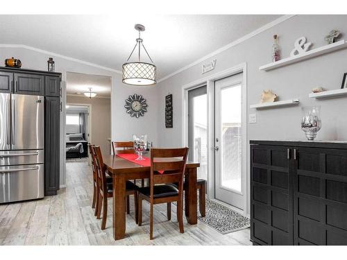 357 Mckinlay Crescent, Fort Mcmurray, AB - Indoor Photo Showing Dining Room