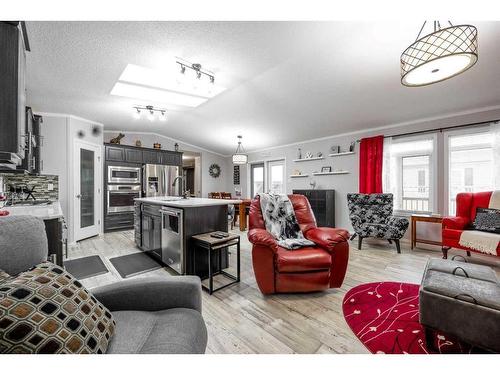 357 Mckinlay Crescent, Fort Mcmurray, AB - Indoor Photo Showing Living Room