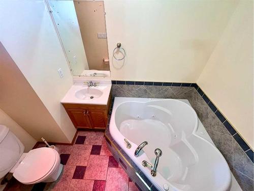 10014 102 Avenue, Lac La Biche, AB - Indoor Photo Showing Bathroom
