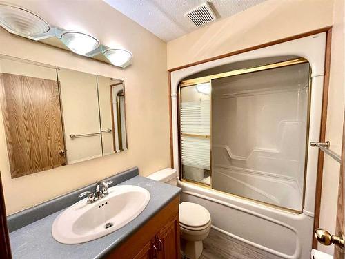 10014 102 Avenue, Lac La Biche, AB - Indoor Photo Showing Bathroom