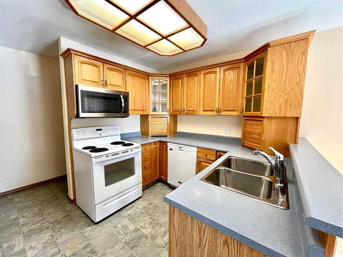 10014 102 Avenue, Lac La Biche, AB - Indoor Photo Showing Kitchen With Double Sink