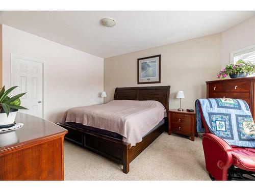 382 Pacific Crescent, Fort Mcmurray, AB - Indoor Photo Showing Bedroom