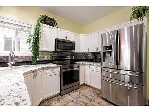 382 Pacific Crescent, Fort Mcmurray, AB - Indoor Photo Showing Kitchen With Stainless Steel Kitchen