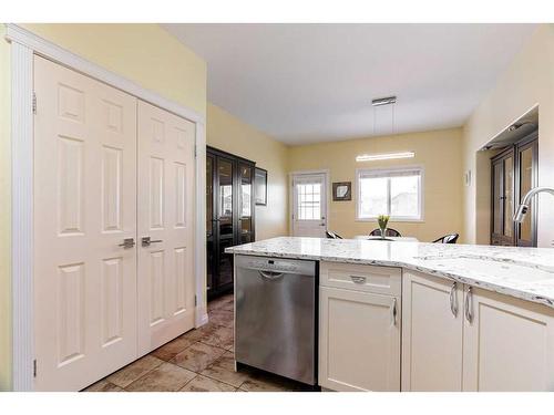 382 Pacific Crescent, Fort Mcmurray, AB - Indoor Photo Showing Kitchen