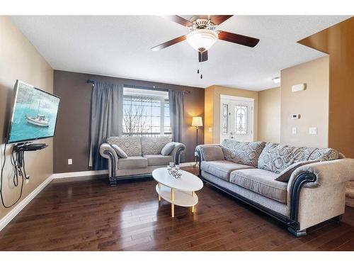 237 Callen Drive, Fort Mcmurray, AB - Indoor Photo Showing Living Room