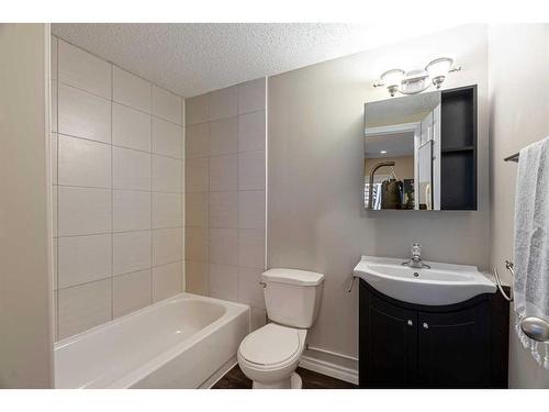 145 Sandstone Lane, Fort Mcmurray, AB - Indoor Photo Showing Bathroom
