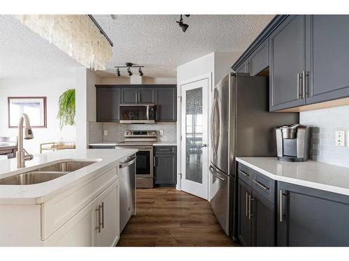 145 Sandstone Lane, Fort Mcmurray, AB - Indoor Photo Showing Kitchen With Double Sink With Upgraded Kitchen