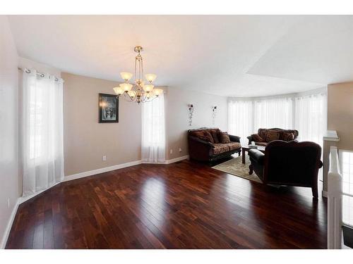 209 Blanchett Road, Fort Mcmurray, AB - Indoor Photo Showing Living Room