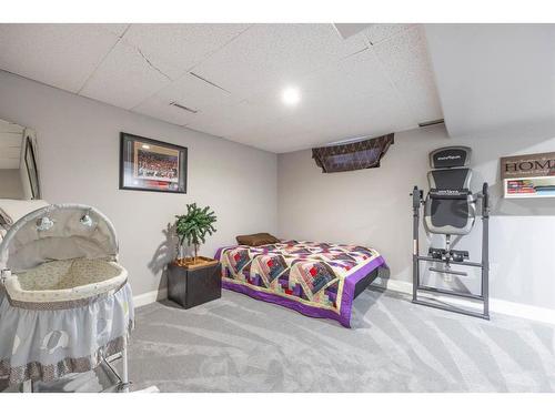152 Cruickshank Road, Fort Mcmurray, AB - Indoor Photo Showing Bedroom
