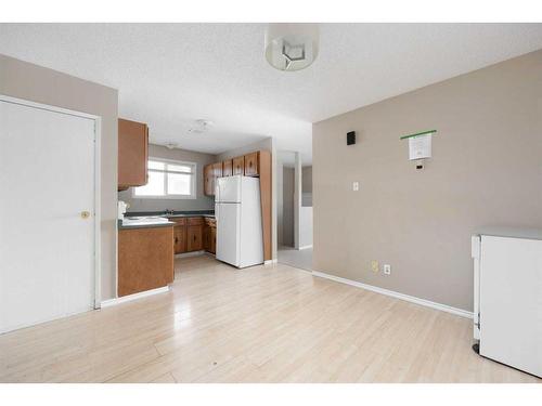 110 Caldwell Crescent, Fort Mcmurray, AB - Indoor Photo Showing Kitchen