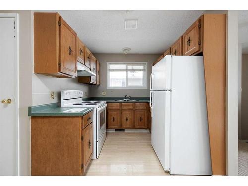 110 Caldwell Crescent, Fort Mcmurray, AB - Indoor Photo Showing Kitchen With Double Sink