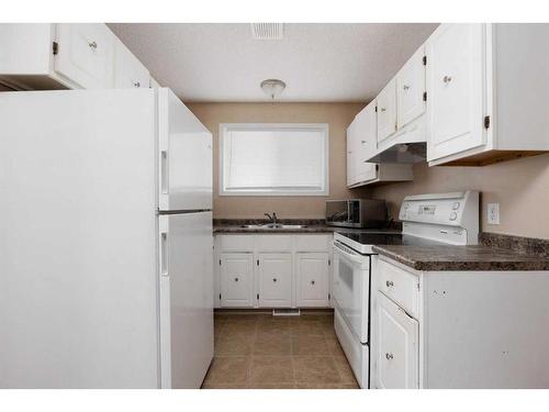 112 Caldwell Crescent, Fort Mcmurray, AB - Indoor Photo Showing Kitchen With Double Sink