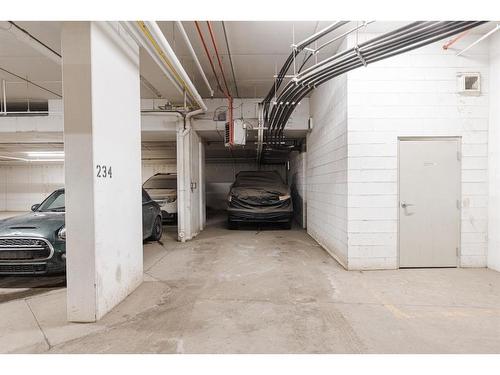 1403-204 Sparrow Hawk Drive, Fort Mcmurray, AB - Indoor Photo Showing Garage