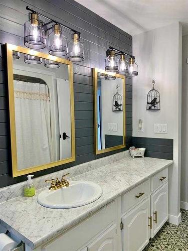 9114 97 Avenue, Lac La Biche, AB - Indoor Photo Showing Bathroom
