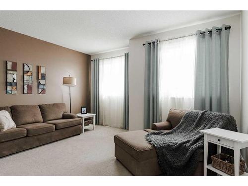 146 Iris Way, Fort Mcmurray, AB - Indoor Photo Showing Living Room
