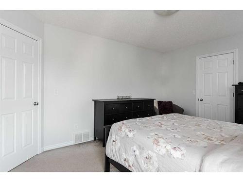 146 Iris Way, Fort Mcmurray, AB - Indoor Photo Showing Bedroom