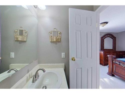 158 Maclaren Crescent, Fort Mcmurray, AB - Indoor Photo Showing Bathroom