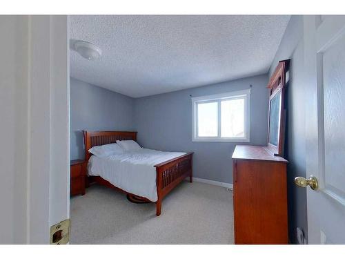 158 Maclaren Crescent, Fort Mcmurray, AB - Indoor Photo Showing Bedroom
