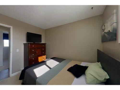 158 Maclaren Crescent, Fort Mcmurray, AB - Indoor Photo Showing Bedroom