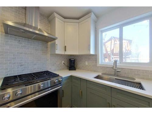 158 Maclaren Crescent, Fort Mcmurray, AB - Indoor Photo Showing Kitchen With Upgraded Kitchen