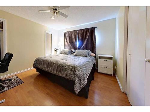 25 Fitzgerald Avenue, Fort Mcmurray, AB - Indoor Photo Showing Bedroom