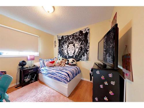 25 Fitzgerald Avenue, Fort Mcmurray, AB - Indoor Photo Showing Bedroom