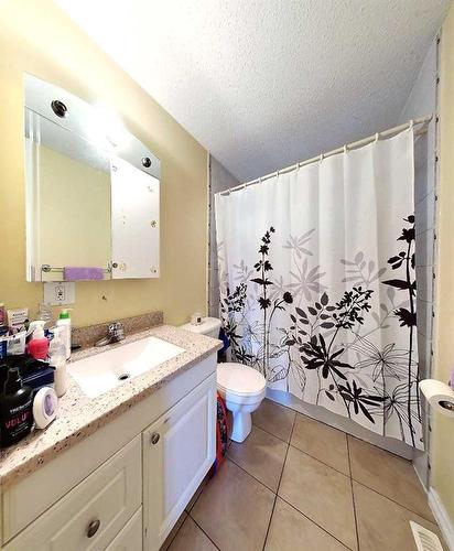 25 Fitzgerald Avenue, Fort Mcmurray, AB - Indoor Photo Showing Bathroom