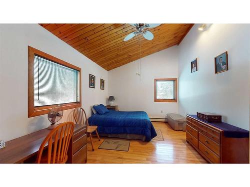 153 & 157 Lakeshore Drive, Lac La Biche, AB - Indoor Photo Showing Bedroom