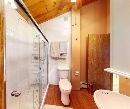 153 & 157 Lakeshore Drive, Lac La Biche, AB - Indoor Photo Showing Bathroom